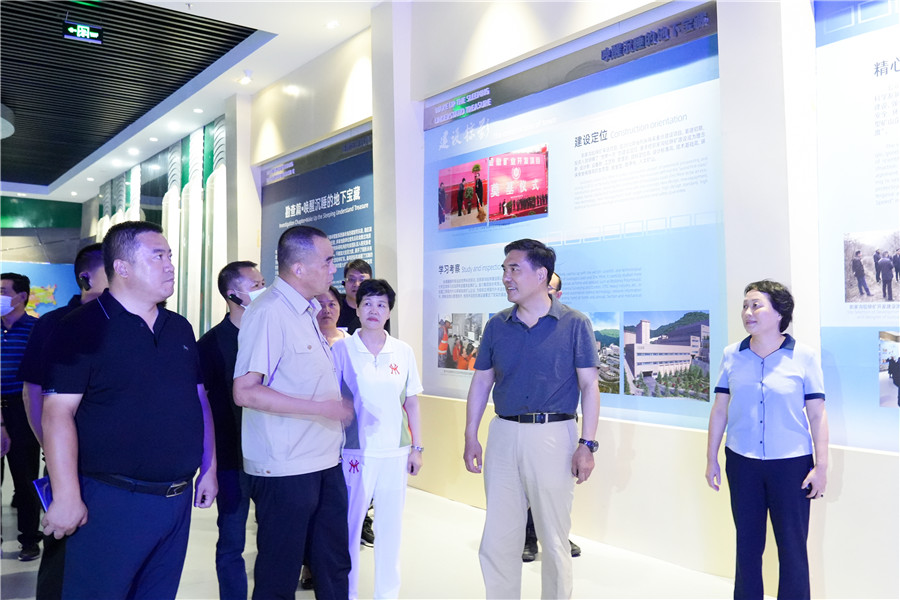 12-2022年8月，省委常委、省委統(tǒng)戰(zhàn)部長孫雪濤帶領帶領全省黨外代表人士考察團蒞臨金徽股份調研指導。.jpg
