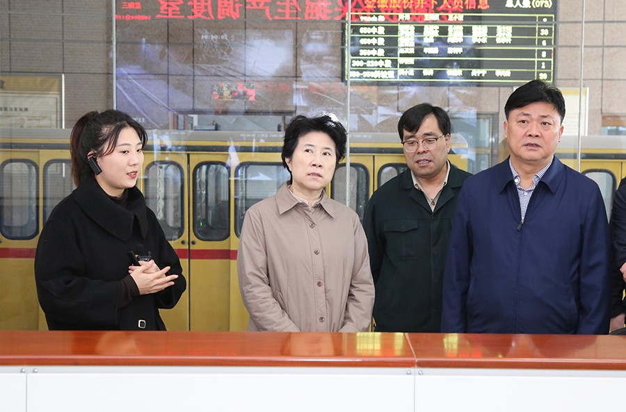 36-2023年3月，省生態(tài)環(huán)境廳黨組書記蘇君蒞臨金徽股份調研綠色礦山及“兩山”實踐創(chuàng)新基地建設情況。.jpg