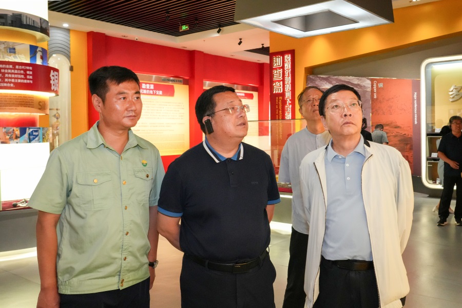 2024.06.23全國政協(xié)委員、 陜西省政協(xié)副主席、民建陜西省委會主委李忠民蒞臨金徽股份調研.jpg
