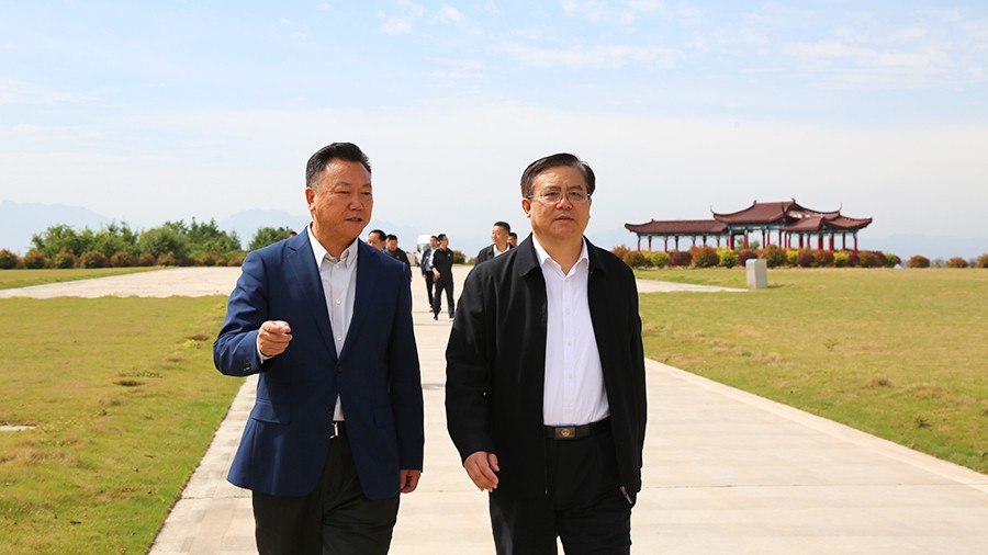 30-2021年5月，省人民檢察院黨組書記、檢察長朱玉蒞臨金徽股份調研綠色礦山建設工作。.jpg