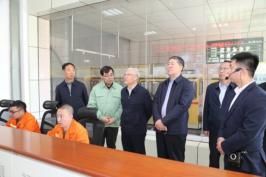 全國政協(xié)常委，省政協(xié)副主席，民進中央常委、甘肅省主委尚勛武調研金徽股份時強調，要加強科技創(chuàng)新與人才培養(yǎng)。-900.jpg