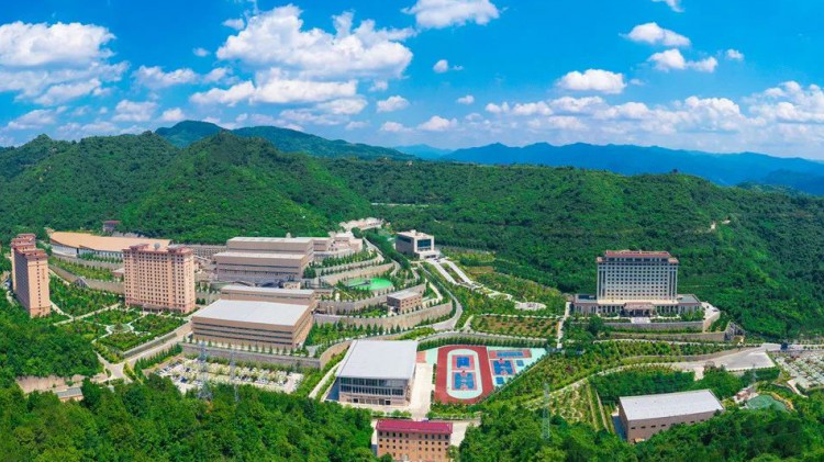 熱烈祝賀！金徽礦業(yè)股份有限公司榮獲2024年度全省工業(yè)經(jīng)濟(jì)穩(wěn)增長(zhǎng)突出貢獻(xiàn)企業(yè)